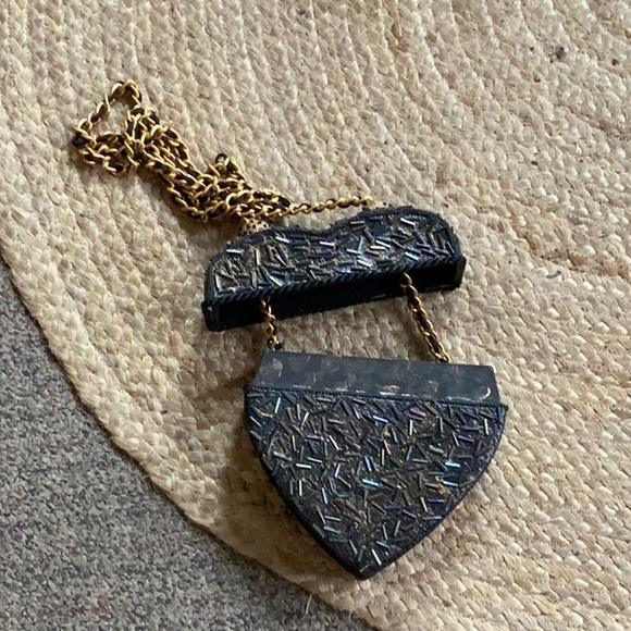 Beautiful Beaded Heart Shaped Purse/Box - Picture 4 of 4